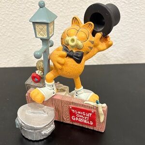 Garfield Figurine with Top Hat and Lamp Post